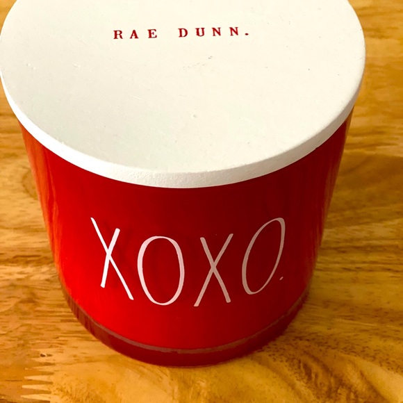 Rae Dunn XOXO candle - Picture 2 of 4